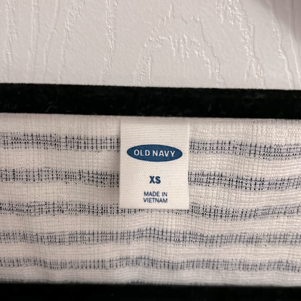 Sleeveless button down - Picture 2 of 4